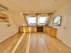 Schlafzimmer - über den Dächern der Rheinpromenade: Traum-Maisonette-Wohnung mit Rheinblick, Balkon & Dachterrasse