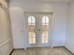 Schiebetür zwischen Küche un - über den Dächern der Rheinpromenade: Traum-Maisonette-Wohnung mit Rheinblick, Balkon & Dachterrasse